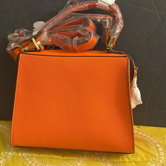 Steve Madden Cross hand Bag - Picture 2 of 3